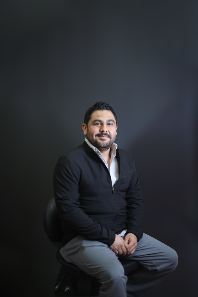 Dr. Cesar Hernán Flores Flores